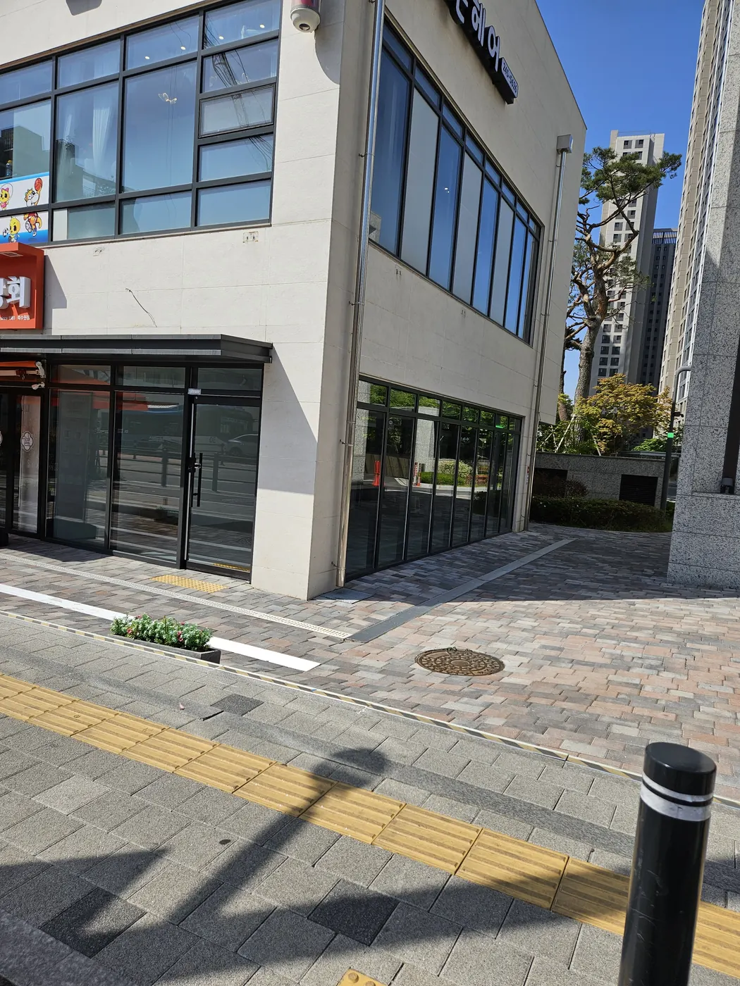 대영부동산 공사 전 코너 상가 현장