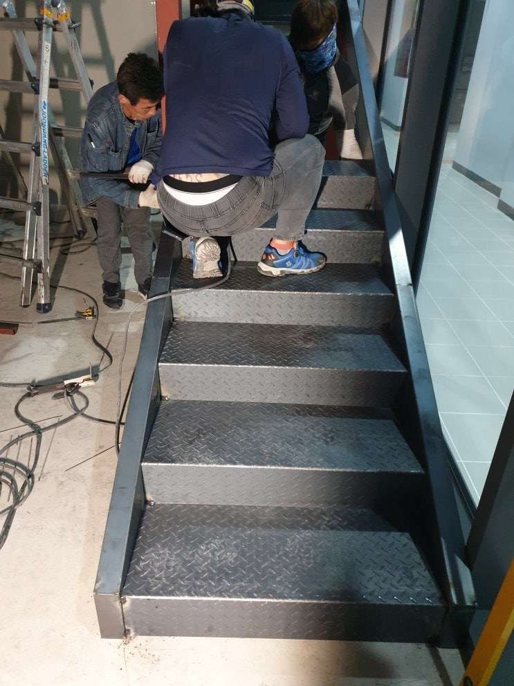 화성 실내 복층 철골 구조물과 철제계단 설치 – 화성 실내 복층 철골 구조물과 철제계단 설치 · 현장 기록 26