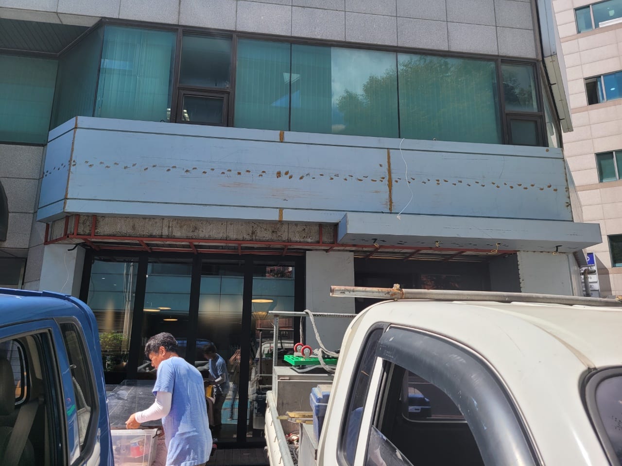 치킨호프 매장 전면 금속 파사드 · 채널사인 – 금속파사드 작업 제작 사진 19