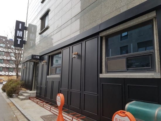 모텔 외벽 금속 파사드 · 돌출 사인 이전 설치 – 금속파사드 작업 제작 사진 7