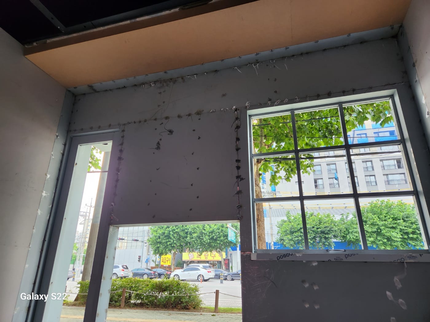 카페 2호점 아치 파사드 · 후광 채널사인 – 금속파사드 작업 제작 사진 6